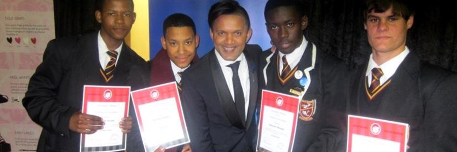 Eugene, Dee-Jay, Julian Naidoo van Heart FM, Malcolm en Phillip